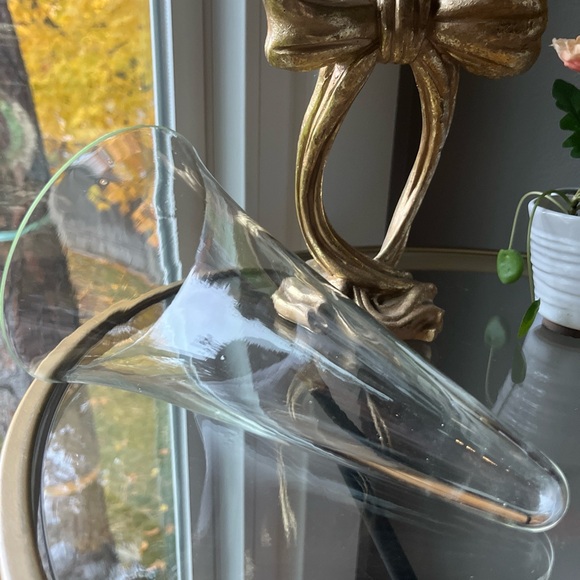 Vintage Gold Bow Resin and Glass Vase 8” - Picture 7 of 11